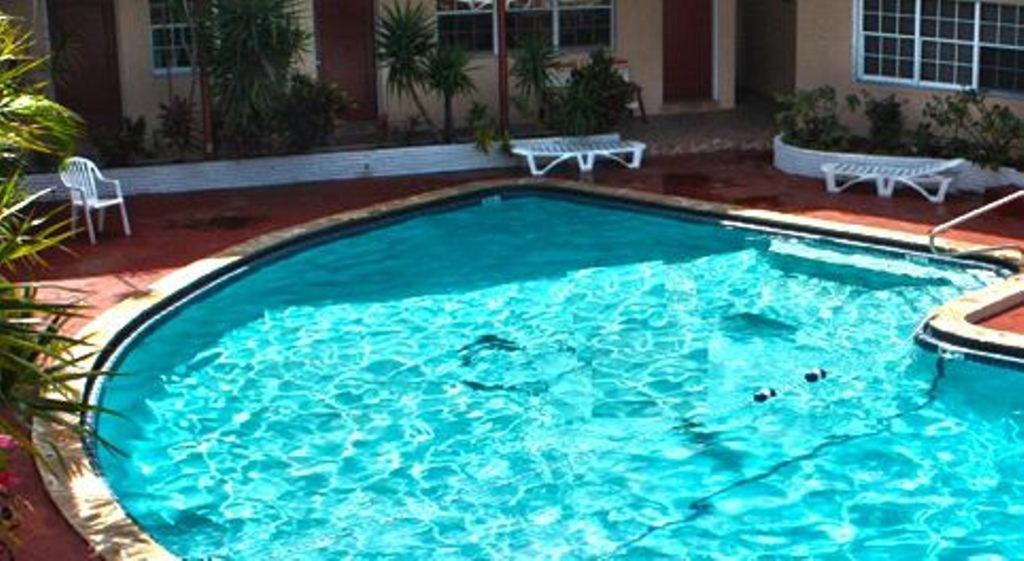 Beach And Town Motel Hollywood Bagian luar foto