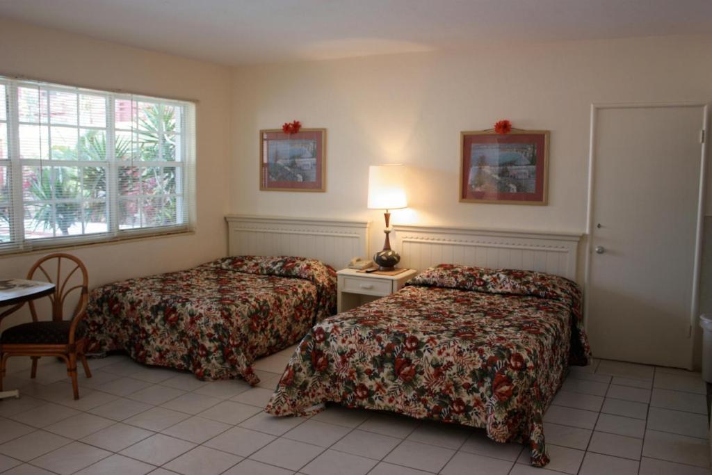 Beach And Town Motel Hollywood Bagian luar foto